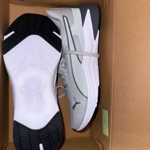 Puma Men's Light Gray Athletic Shoes - Picture 5 of 6